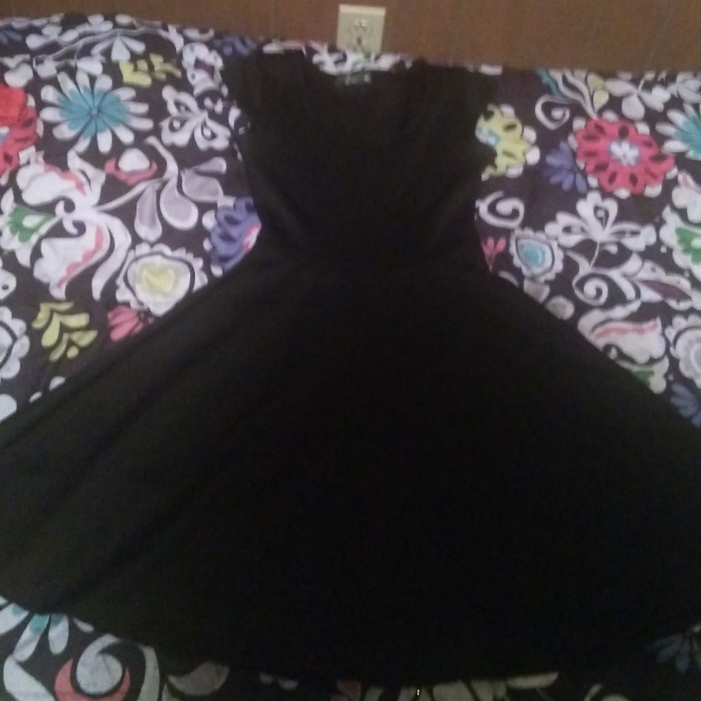 Pine; Skater dress; Pin up girl style; 1950s